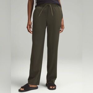NWT Lululemon Luxtreme Mid-Rise Straight-Leg Trouser
Pants Dark Olive Small